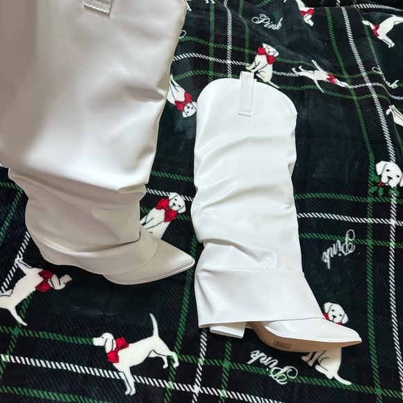 White Boots - Picture 2 of 4
